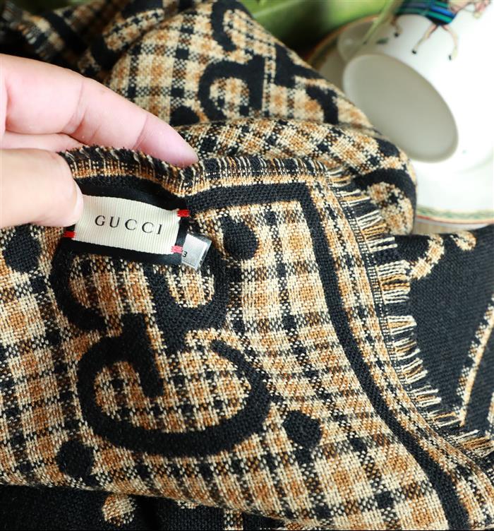 2026116111638678 380